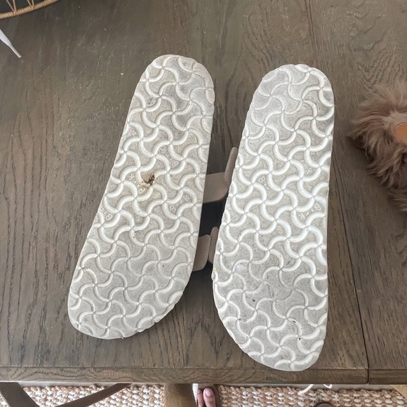White Birkenstock sandals. Worn a bit but still very good. - Picture 2 of 2